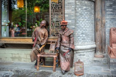 Chengdu, Sichuan Eyaleti, Çin - 15 Temmuz 2016: Çin lane, Kuan ve Zhai sokak turistik alan. Kuanzhai sokaklar sahne. Chengdu, Sichuan, Çin için eski sokakları biridir.