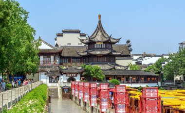 Nanjing, Çin - 11 Haziran 2018: Nanjing Konfüçyüs Tapınağı Gongyuan Street Qinhuai nehir Qinhuai bölgesinde, Nanjing kuzey kıyısında yer alır. Bu Çin antik kültür merkezidir.