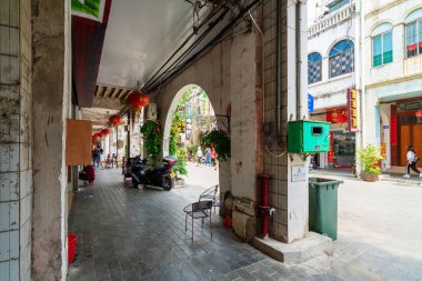 Beihai - Çin. Nisan 21,2018. Beihai eski Street, IOmuz bir sürü asırlık binalar, 9 metre genişliğinde 1.44 km uzunluğunda, 1883'te inşa edilmiş, sokak tam Çince ve Batı mimari arcade.
