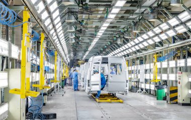 Jiangxi Çin-Ağustos 31, 2017, otomobil montaj hattı üzerinde organlarının konveyör araba Fabrikası'nda devam. Modern üretim.