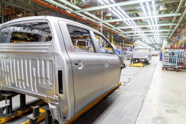 Jiangxi Çin-Ağustos 31, 2017, otomobil montaj hattı üzerinde organlarının konveyör araba Fabrikası'nda devam. Modern üretim.