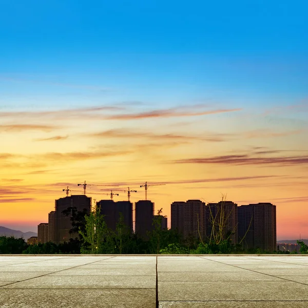 Construction Site Silhouette Front Marble Platform Evening Landscape — Stock Photo, Image