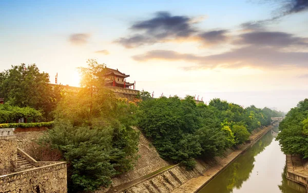 西安古代都市の壁と堀 中国陝西省 — ストック写真