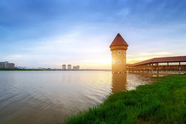European Style Covered Bridge Situated River Cityscape Nanchang China — Stock Photo, Image