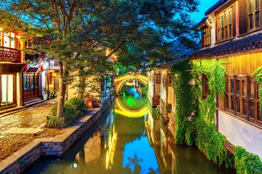 Zhouzhuang, Çin Suzhou alan bir ünlü su yeridir. Yangtze Nehri güneyinde birçok antik kentler vardır.