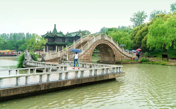 Yangzou, Çin - 19 Haziran 2018: İnce West Lake 2000 mu Toplam alan ve su alanı 700. MU'nun şehir, Kuzey Batı banliyölerinde bulunur.