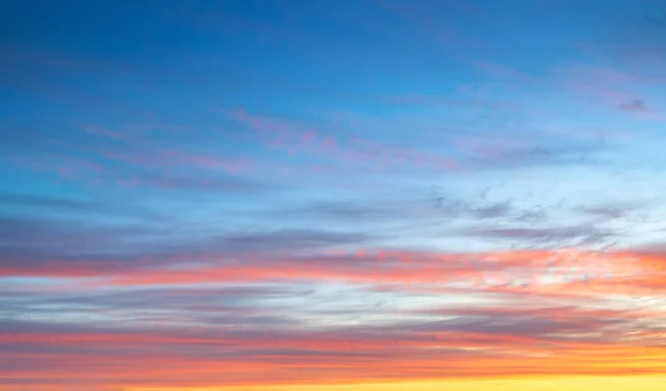 Zonsondergang Zonsopkomst Met Wolken Lichtstralen Andere Atmosferische Effecten — Stockfoto