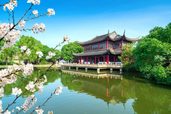 Kinesisk Klassisk Arkitektur Vid Sjön — Stockfoto