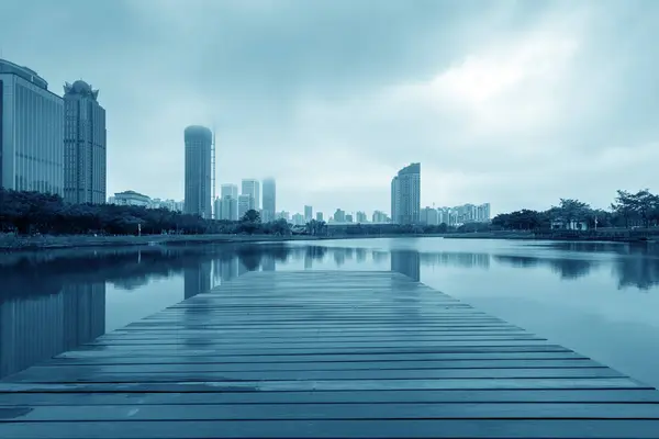 Paisaje Urbano Haikou China Rascacielos Junto Lago —  Fotos de Stock