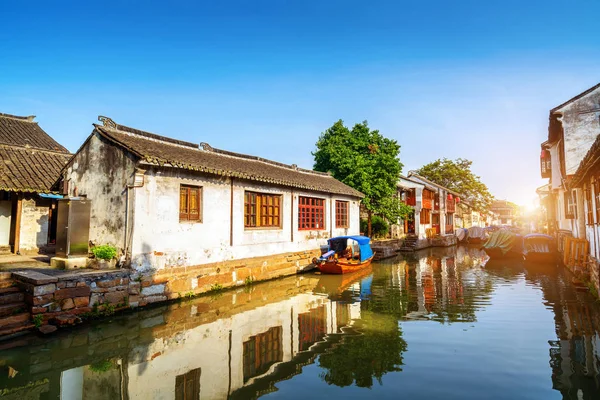 中国は蘇州周辺地域の有名な水の町です 揚子江の南にある多くの古代の町 — ストック写真