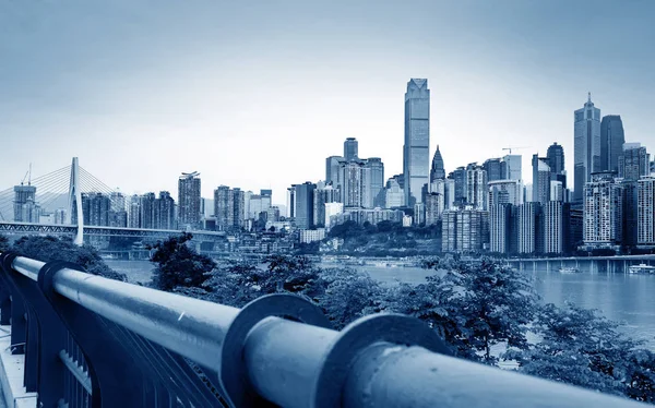 Andscape Centro Cidade Perto Água Chongqing Céu Azul — Fotografia de Stock