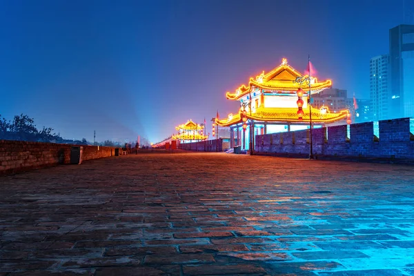 Oude Stadsmuur Nachts China Rechtenvrije Stockafbeeldingen