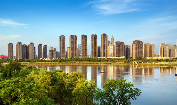 Edificio Gran Altura Orillas Del Río Nanjing China Imágenes de stock libres de derechos