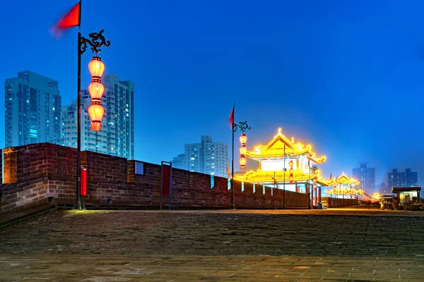 Antigua Muralla Ciudad Por Noche Xian China Imagen de stock