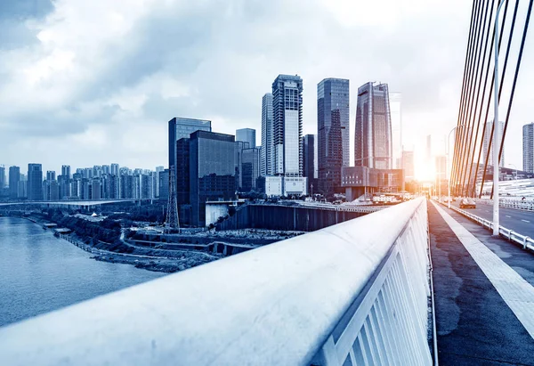 Moderner Brückenverkehr Und Wolkenkratzer Der Stadt China Chongqing — Stockfoto