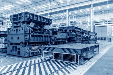 Otomobil fabrikası deposu