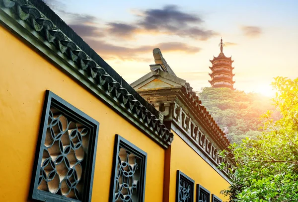 Temple and pagoda — Stock Photo, Image