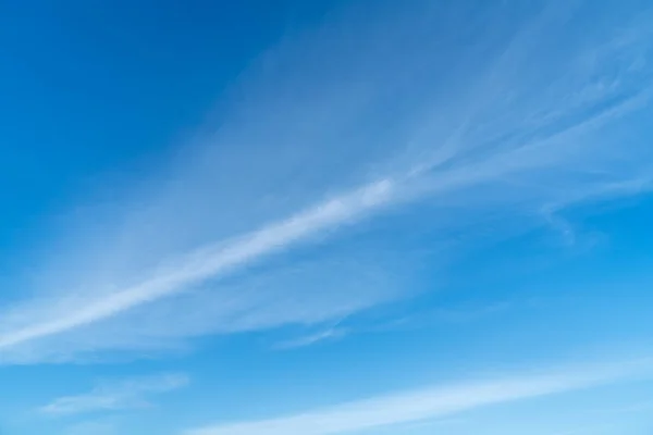 Cielo blu e nuvole bianche — Foto Stock