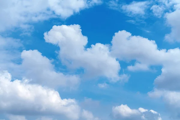 Błękitne niebo i białe chmury Obrazek Stockowy