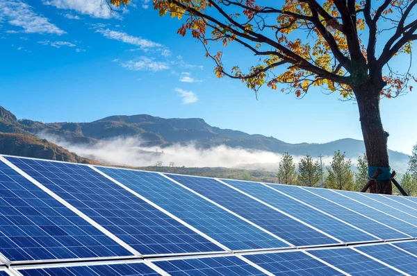 Solární panely v horách Stock Snímky