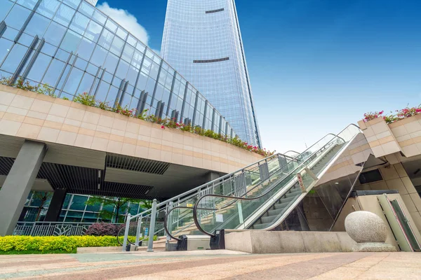 High-rise building in modern city — Stock Photo, Image