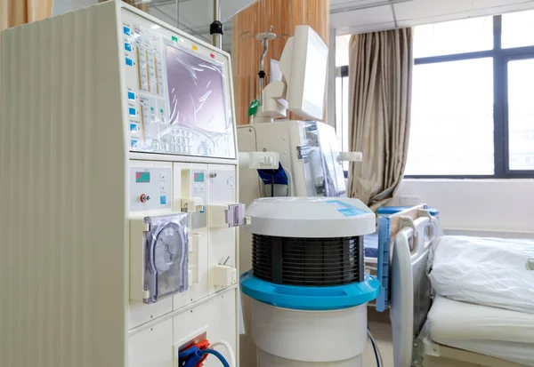 Machine d'hémodialyse dans un service hospitalier . — Photo