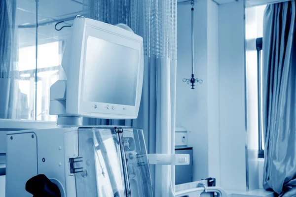 Machine d'hémodialyse dans un service hospitalier . — Photo