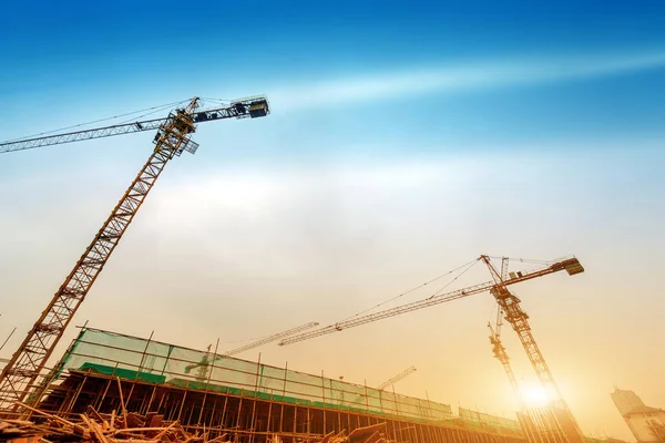 Alacakaranlıkta şantiye