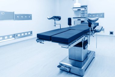 Modern klinikteki ameliyathane.