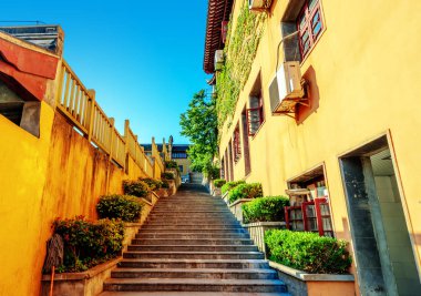 Kırmızı antik tapınak