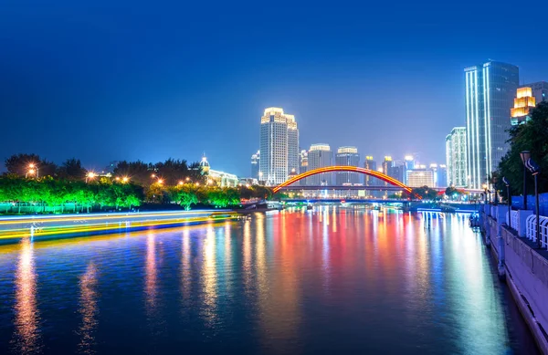 Tianjin City, Çin, gece manzarası — Stok fotoğraf