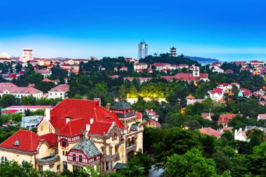 Qingdao, Shandong Eyaleti'ndeki Qingdao Körfezi Zirvesi Işığı