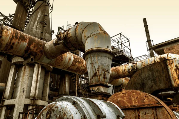 Opuštěné továrny a parní plynovody — Stock fotografie