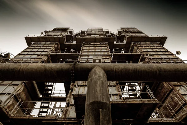 Abandoned factory and steam pipeline — Stock Photo, Image