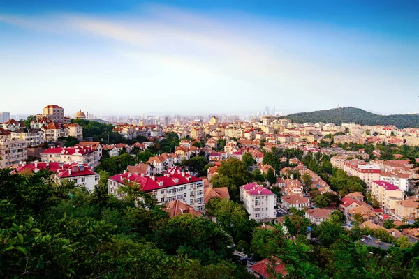 Qingdao, Çin'deki Alman tarzı tarihi binalar. — Stok fotoğraf