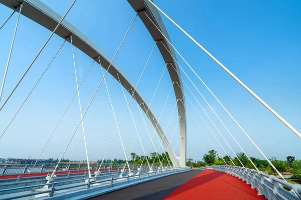 Modern köprü ve nehirler