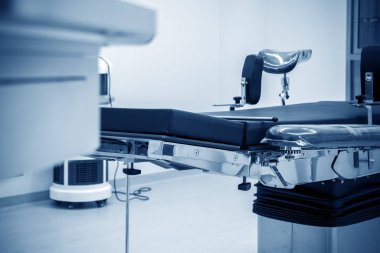 Modern klinikteki ameliyathane.