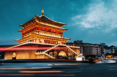 Xi'an çan kulesi gece görünümü