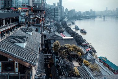 Çin Chongqing geleneksel evler stilts üzerinde