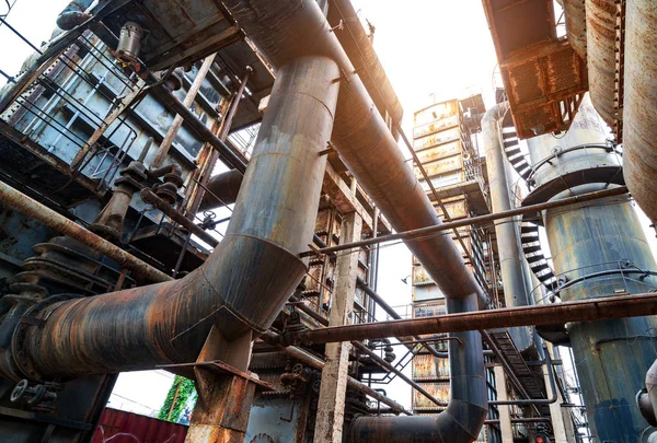 Abandoned factory and steam pipeline — Stock Photo, Image