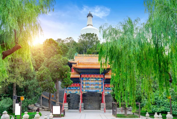 Beijing Beihai Park Jest Starożytnym Chińskim Ogrodem Królewskim Jednym Najstarszych — Zdjęcie stockowe