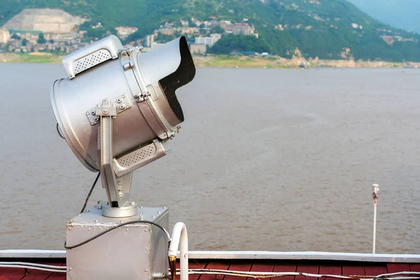 Lyx Kryssningsfartyg Och Sökljus Bakom Yangtze River Kina — Stockfoto