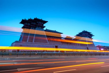 Yingtian Gate, Sui ve Tang Hanedanlıklarının Luoyang şehrinin güney kapısı. 605 yılında inşa edilmiş..