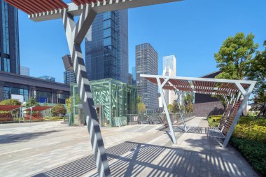 Şehir meydanı ve modern gökdelenler, Guiyang, Çin.