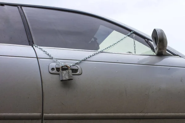 Oude Sluis Ketting Deur Van Bestuurder Van Auto — Stockfoto