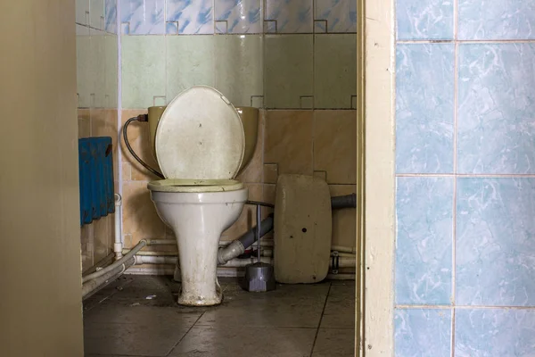 Interieur Van Een Oude Vervallen Gebouw Openbaar Toilet — Stockfoto