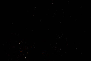 şenlik ateşi kıvılcım gece, sığ odak karanlık gökyüzünde