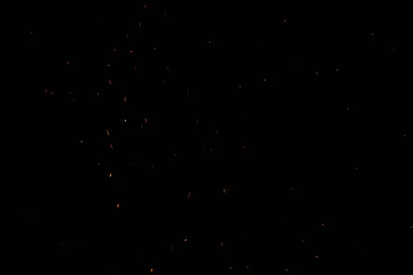 Костер Искры Темном Небе Ночью Мелкий Фокус — стоковое фото