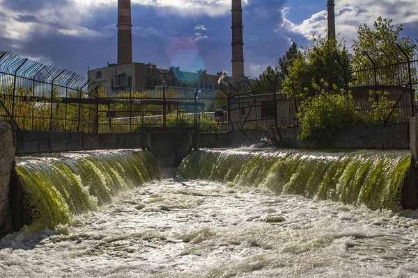 Λύματα Από Την Εξουσία Φυτό Ρυπογόνες Ουσίες Που Εισέρχονται Στον — Φωτογραφία Αρχείου