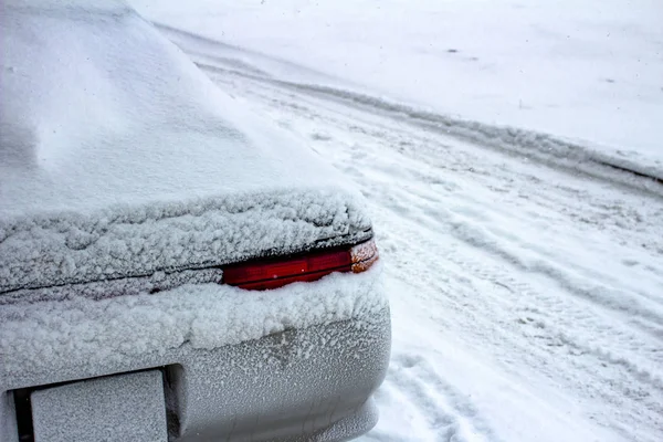 Schneebedeckt Signalisiert Ein Sportwagen — Stockfoto